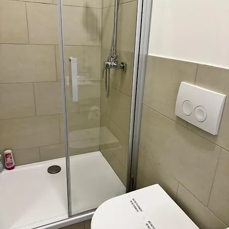 Heaven Homes - Privatzimmer mit Bad im Herzen von Düsseldorf Privatunterkunft *