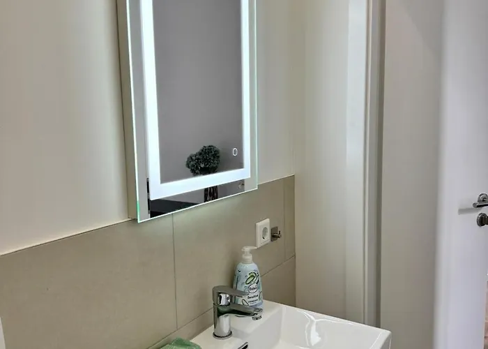 Privatunterkunft Heaven Homes - Privatzimmer mit Bad im Herzen von Düsseldorf *